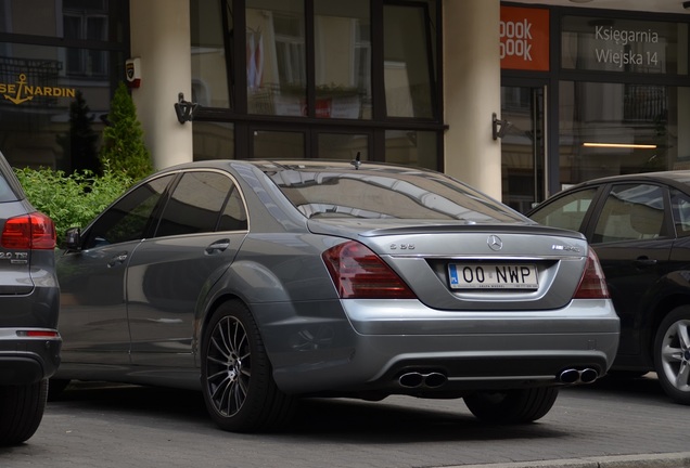 Mercedes-Benz S 65 AMG V221