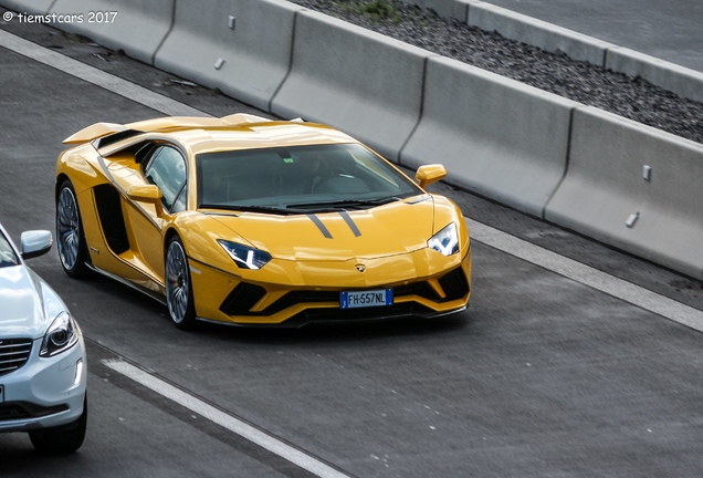 Lamborghini Aventador S LP740-4