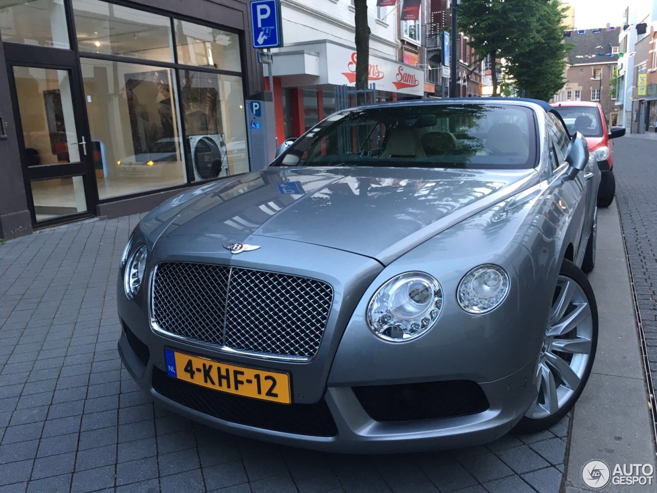 Bentley Continental GTC V8