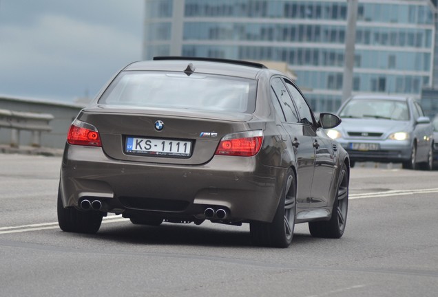 BMW M5 E60 2005