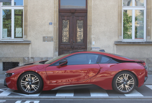 BMW i8 Protonic Red Edition