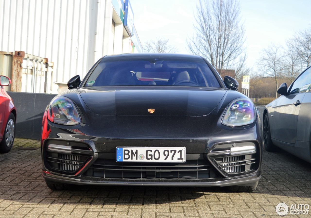 Porsche 971 Panamera Turbo