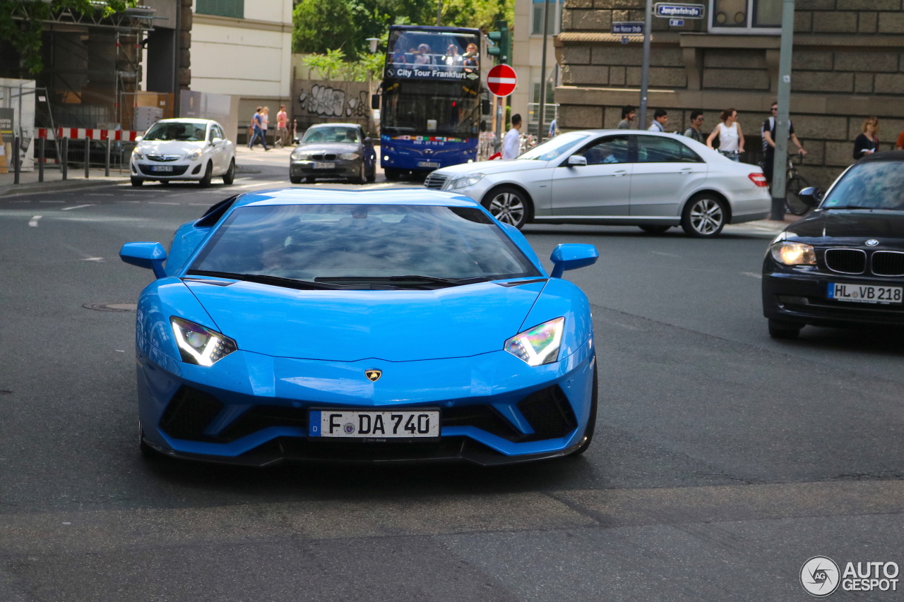 Lamborghini Aventador S LP740-4