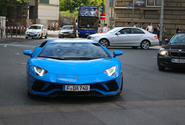 Lamborghini Aventador S LP740-4