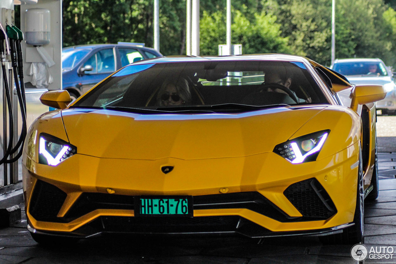 Lamborghini Aventador S LP740-4