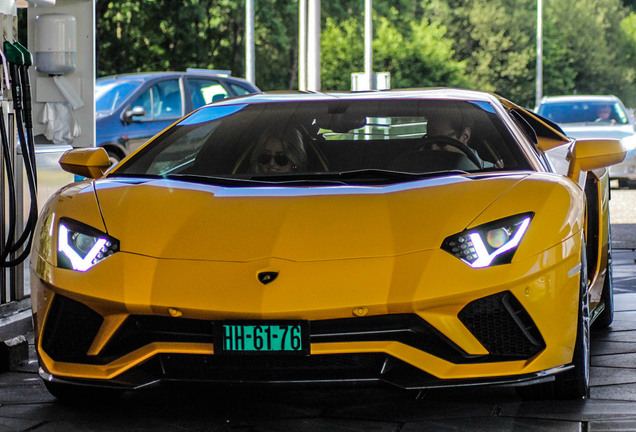 Lamborghini Aventador S LP740-4