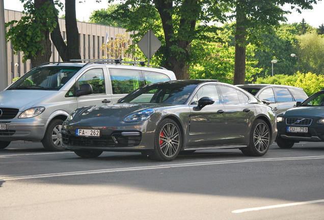 Porsche 971 Panamera Turbo