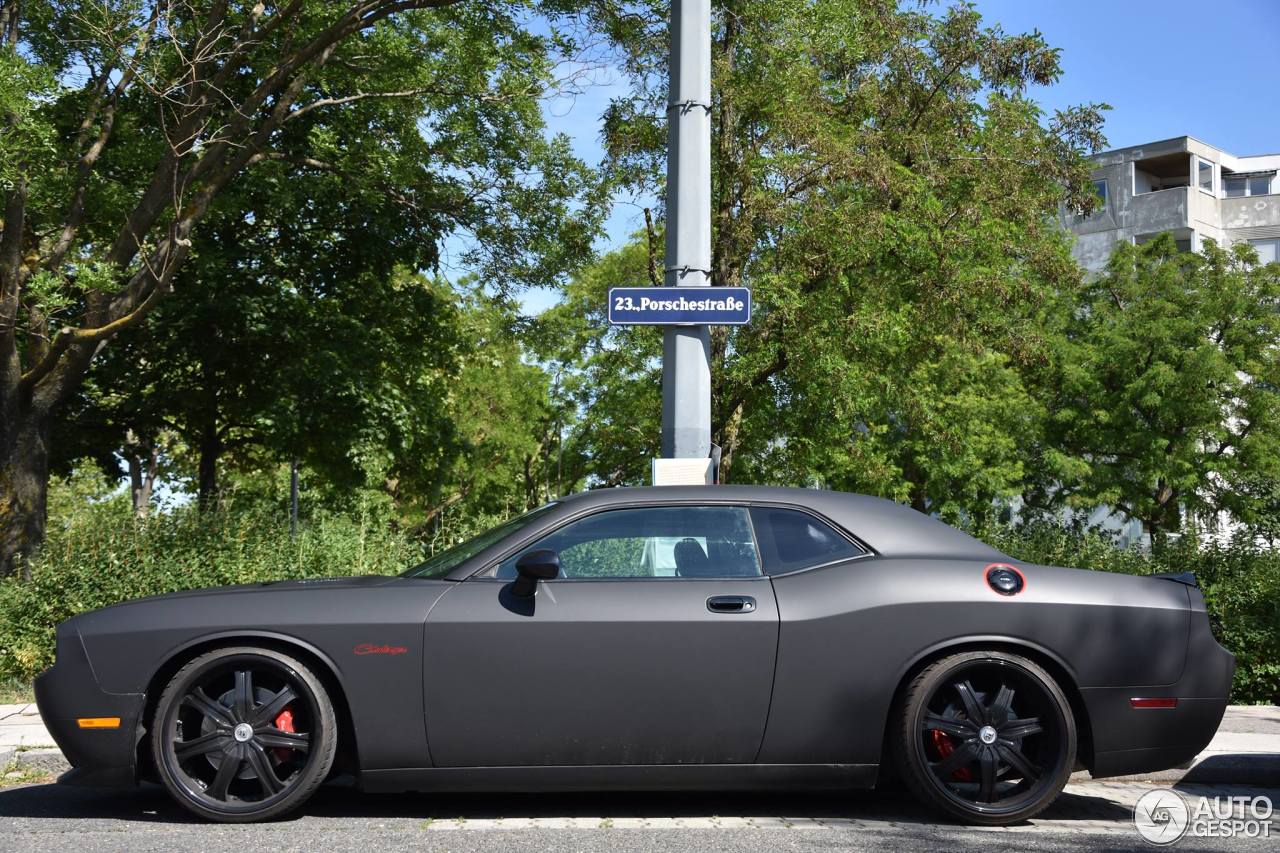 Dodge Challenger SRT-8