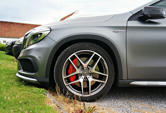 Mercedes-AMG GLA 45 X156