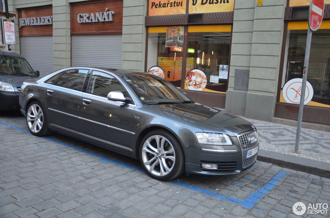 Audi S8 D3