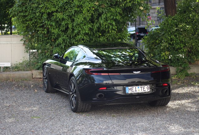 Aston Martin DB11