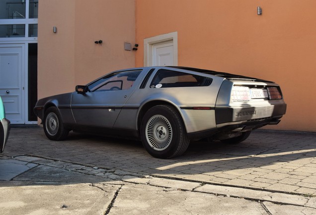 DeLorean DMC-12