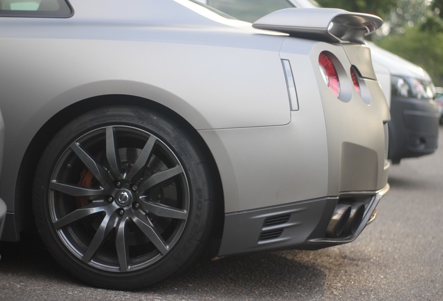 Nissan GT-R 2012