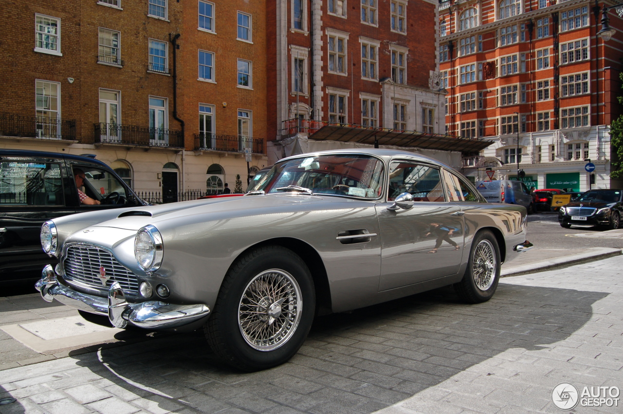 Aston Martin DB4