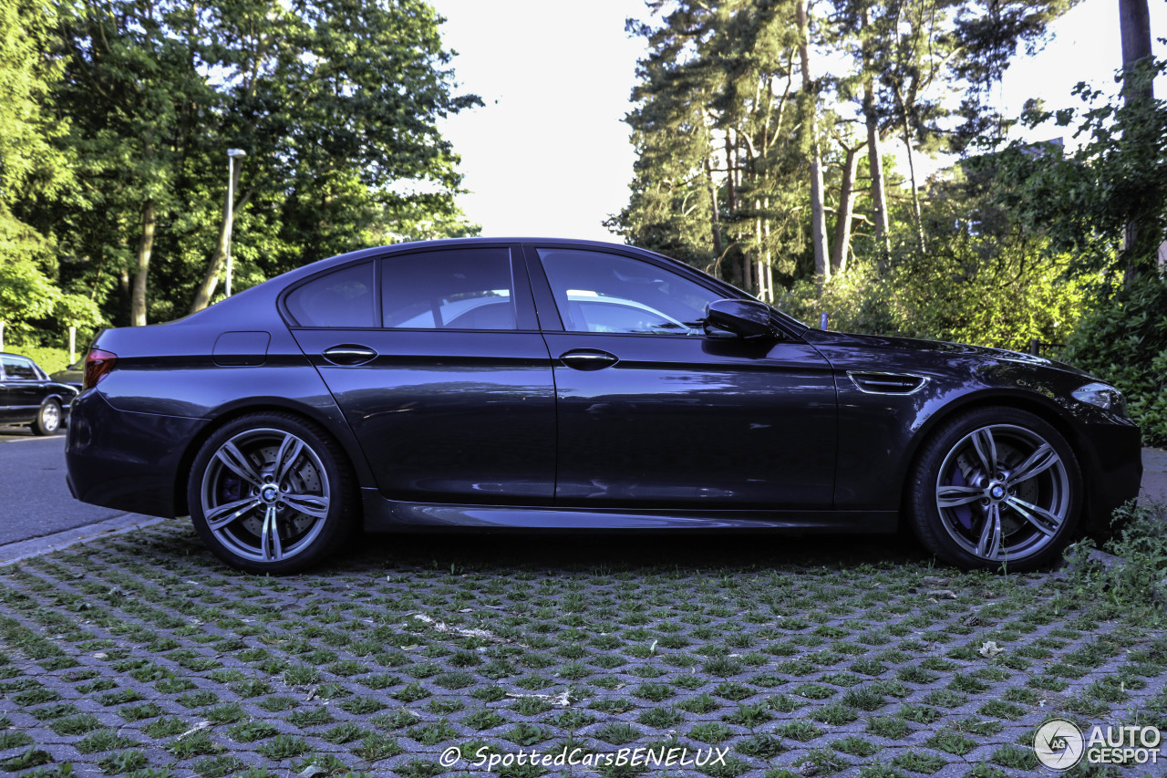 BMW M5 F10 2011