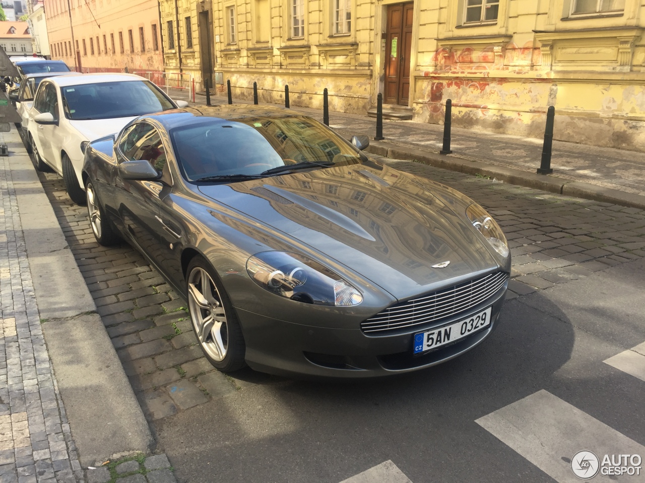 Aston Martin DB9