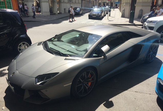 Lamborghini Aventador LP700-4