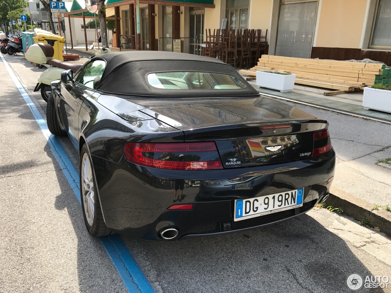 Aston Martin V8 Vantage Roadster