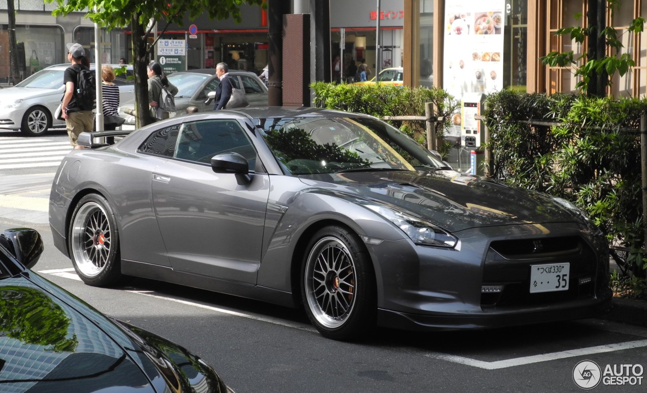 Nissan GT-R