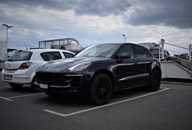 Porsche 95B Macan GTS