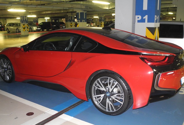 BMW i8 Protonic Red Edition