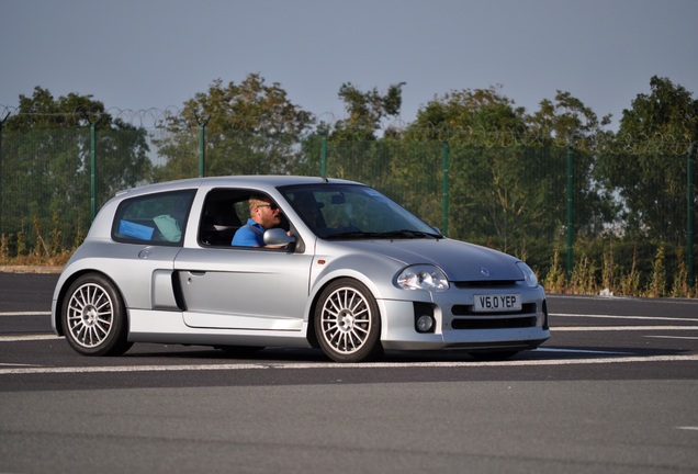 Renault Clio V6