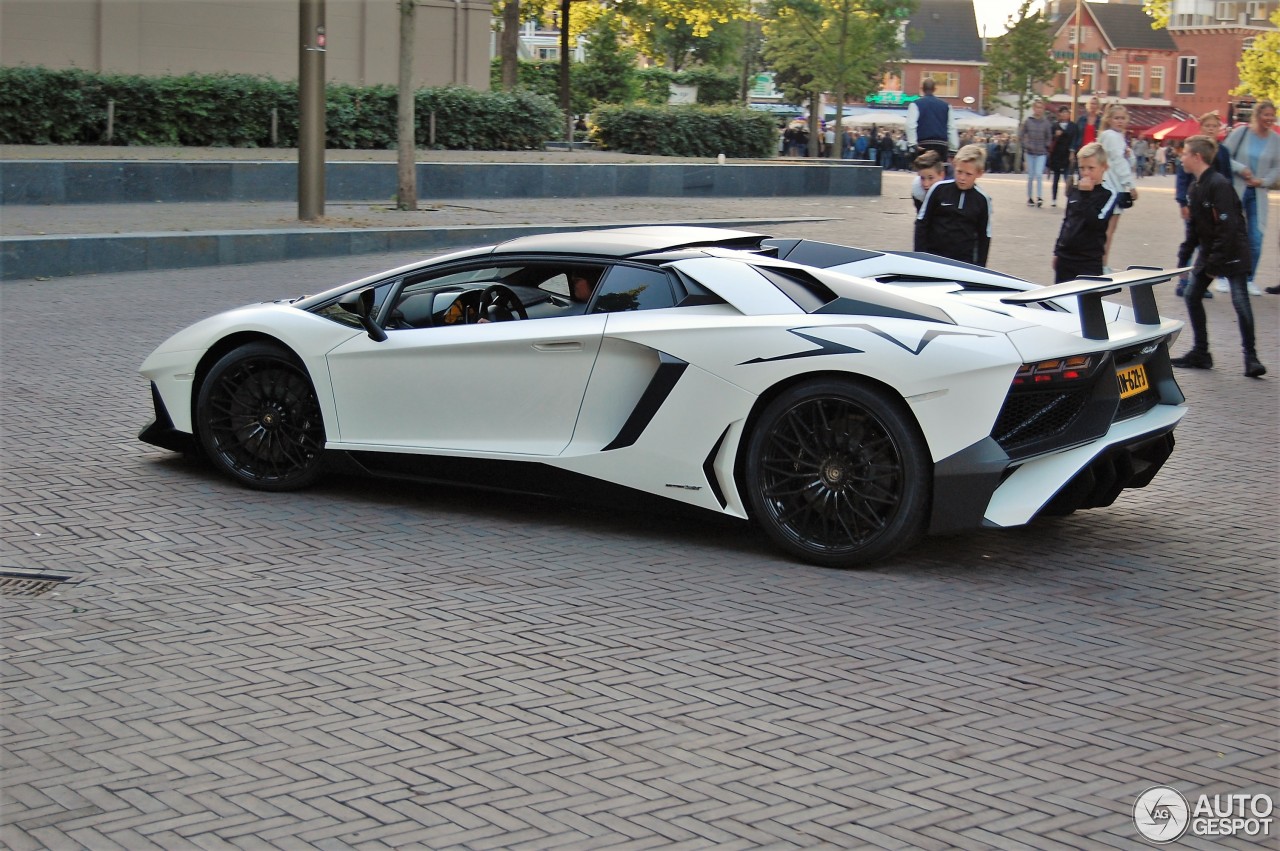 Lamborghini Aventador LP750-4 SuperVeloce Roadster