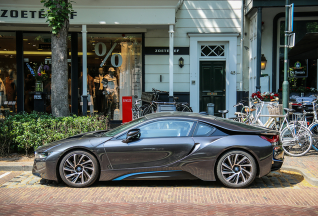 BMW i8