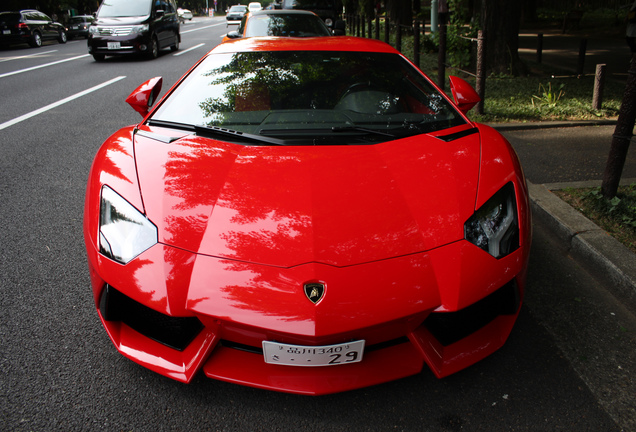 Lamborghini Aventador LP700-4