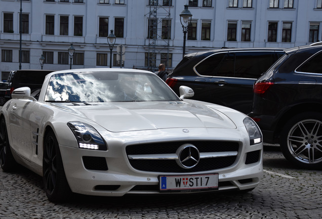 Mercedes-Benz SLS AMG Roadster