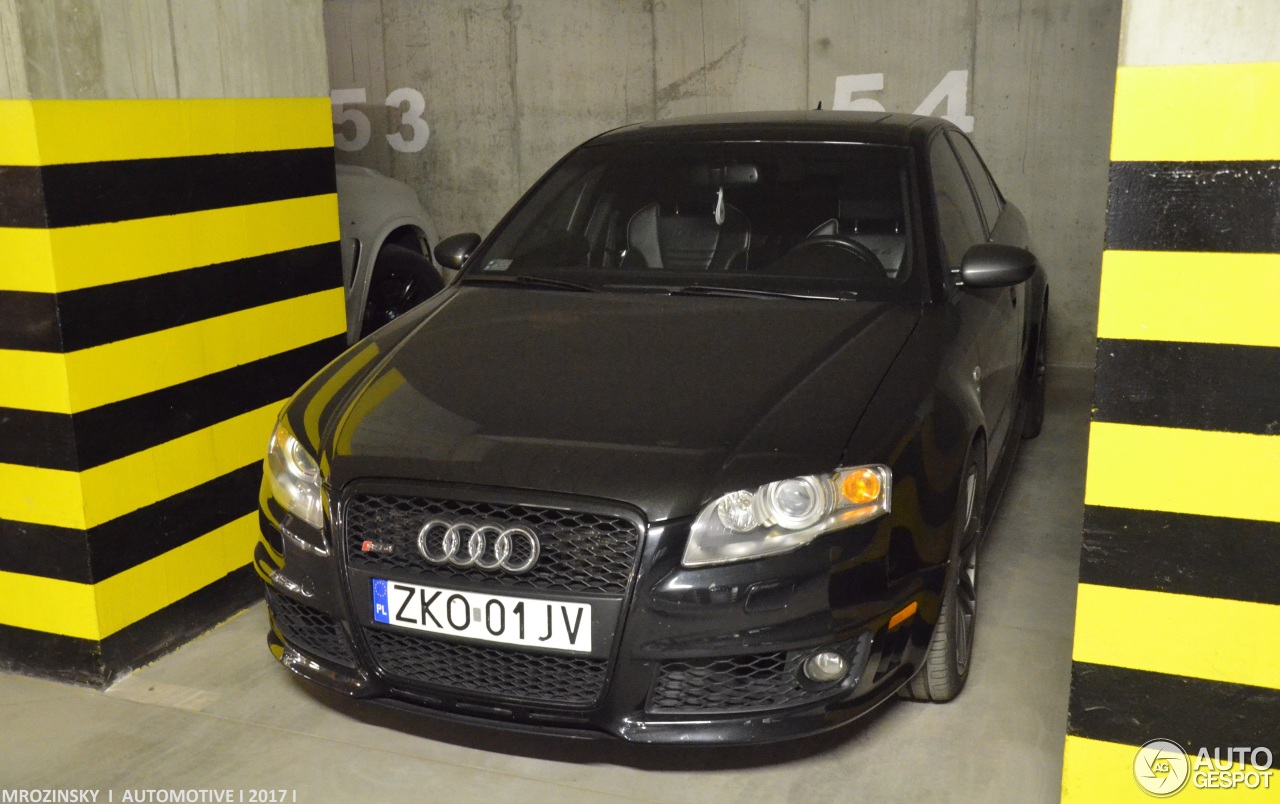 Audi RS4 Sedan