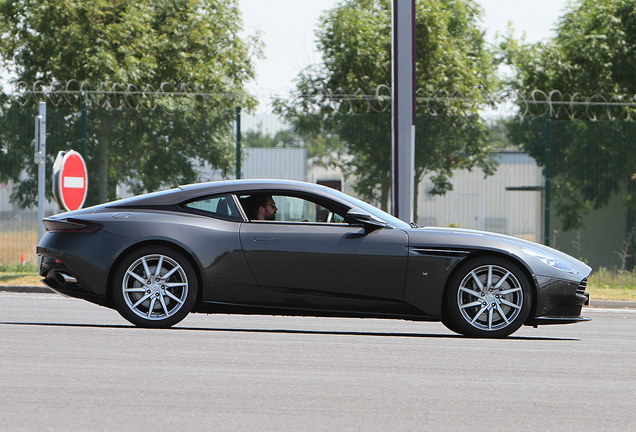 Aston Martin DB11