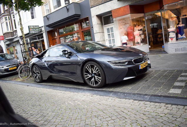 BMW i8