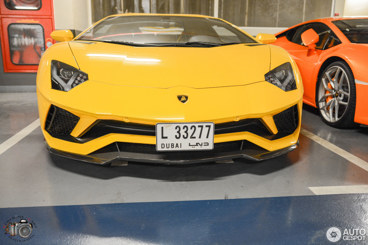 Lamborghini Aventador S LP740-4