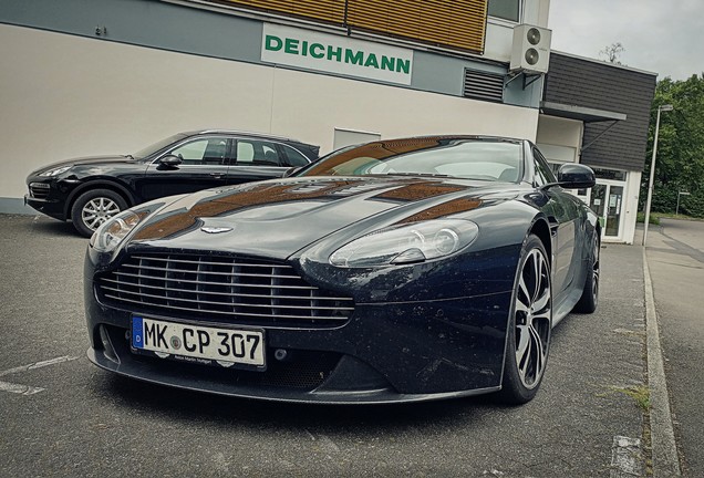 Aston Martin V12 Vantage