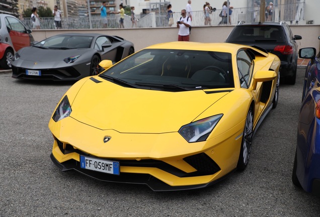 Lamborghini Aventador S LP740-4