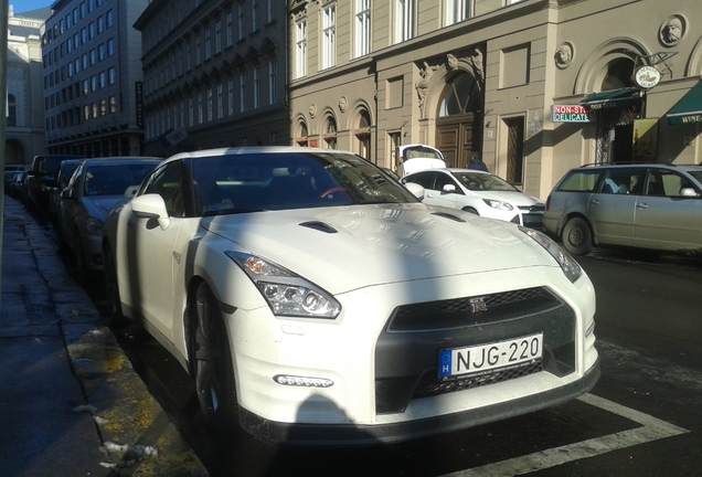 Nissan GT-R 2015