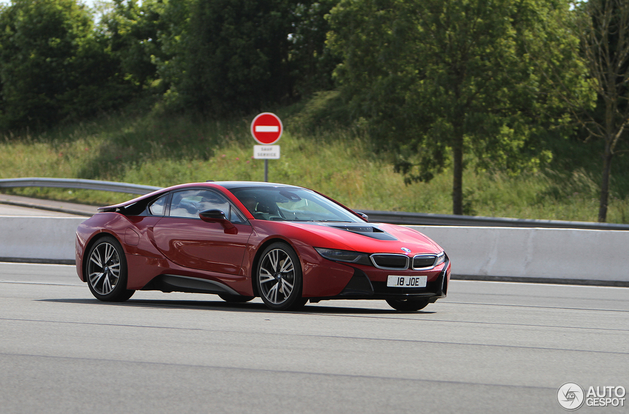 BMW i8 Protonic Red Edition