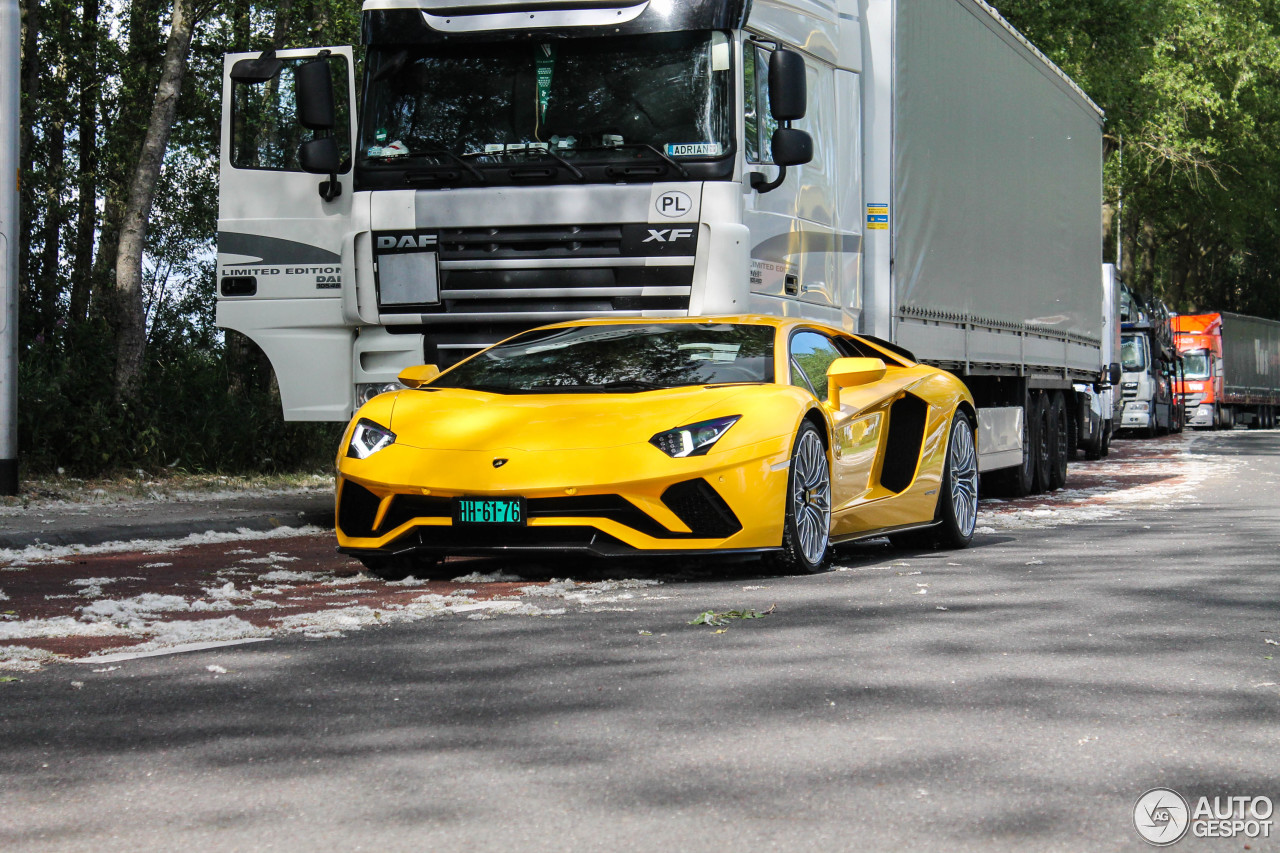 Lamborghini Aventador S LP740-4