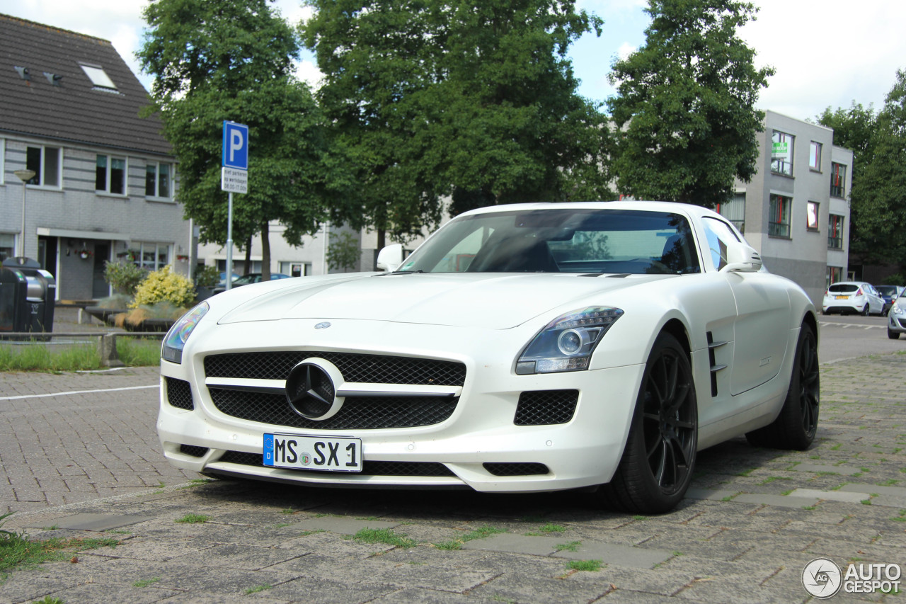 Mercedes-Benz SLS AMG