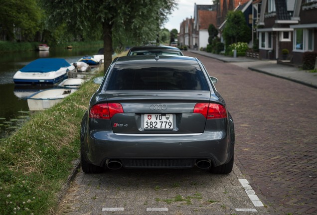 Audi RS4 Sedan