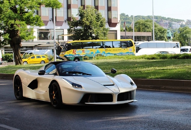 Ferrari LaFerrari Aperta