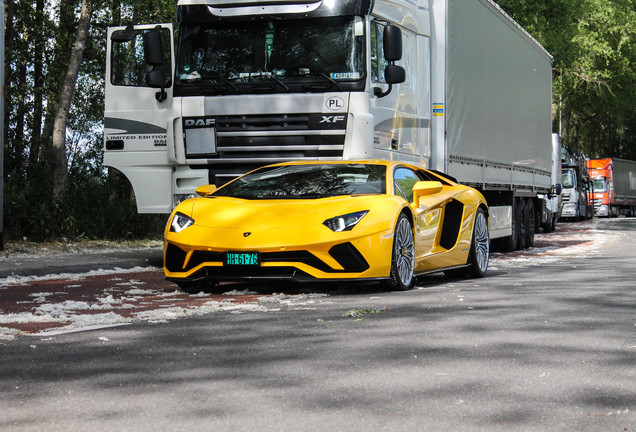 Lamborghini Aventador S LP740-4