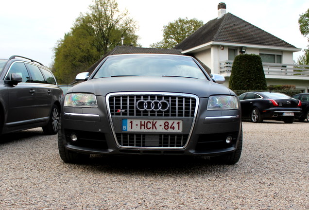 Audi S8 D3