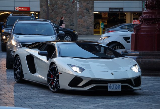 Lamborghini Aventador S LP740-4