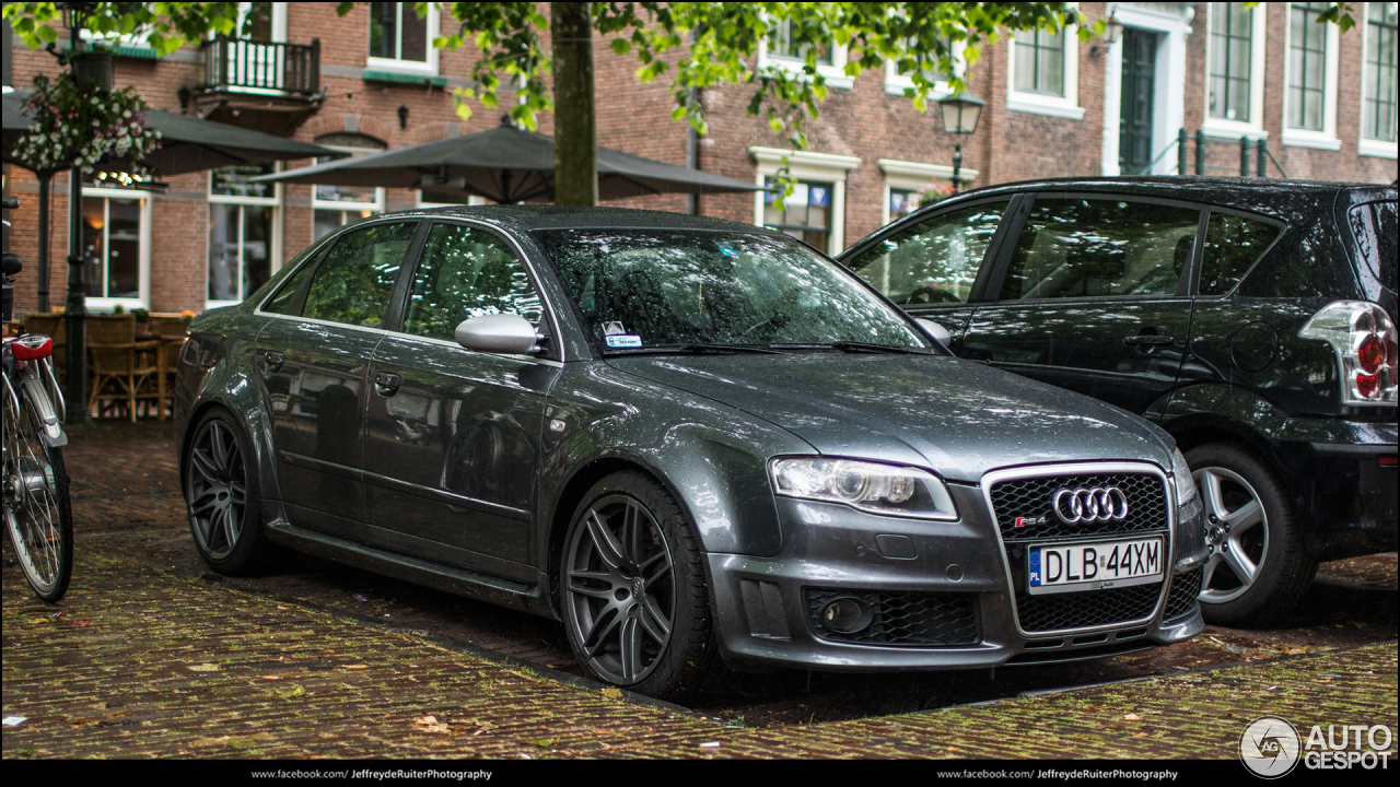 Audi RS4 Sedan