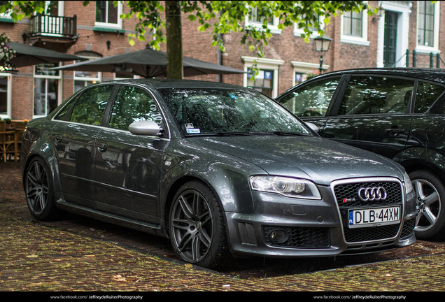 Audi RS4 Sedan