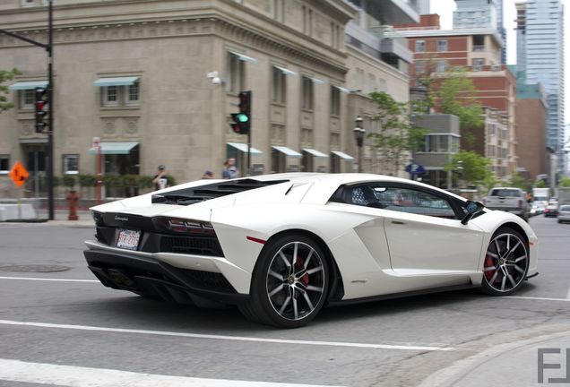 Lamborghini Aventador S LP740-4