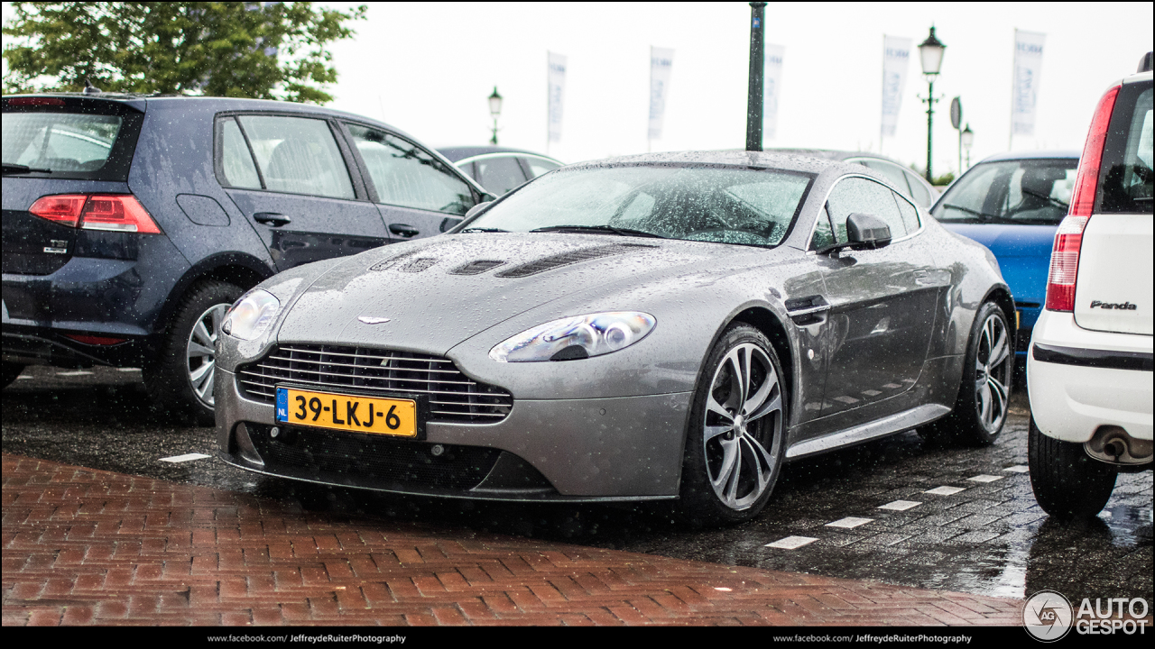 Aston Martin V12 Vantage