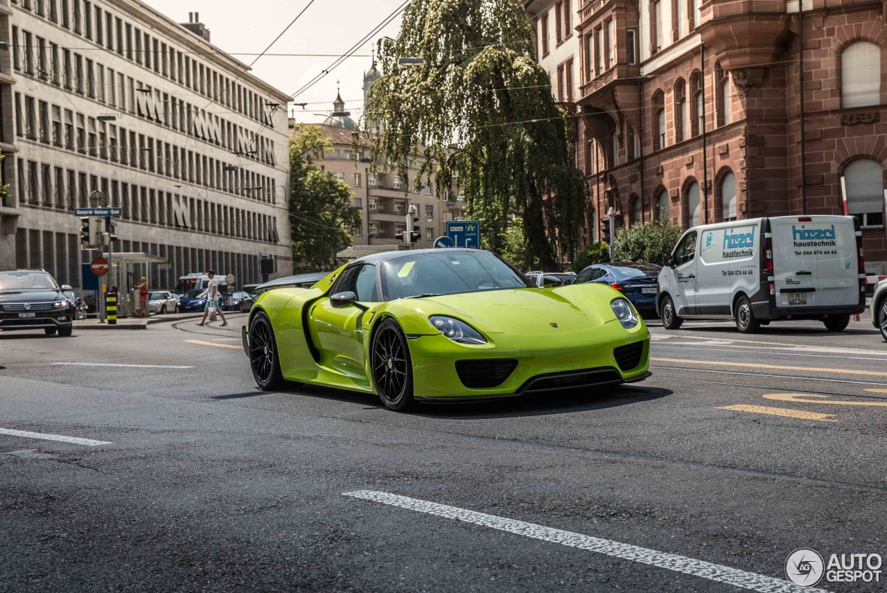 Porsche 918 Spyder Weissach Package